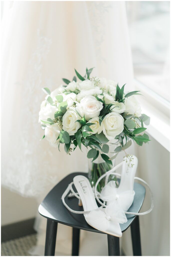 classic white wedding flowers
