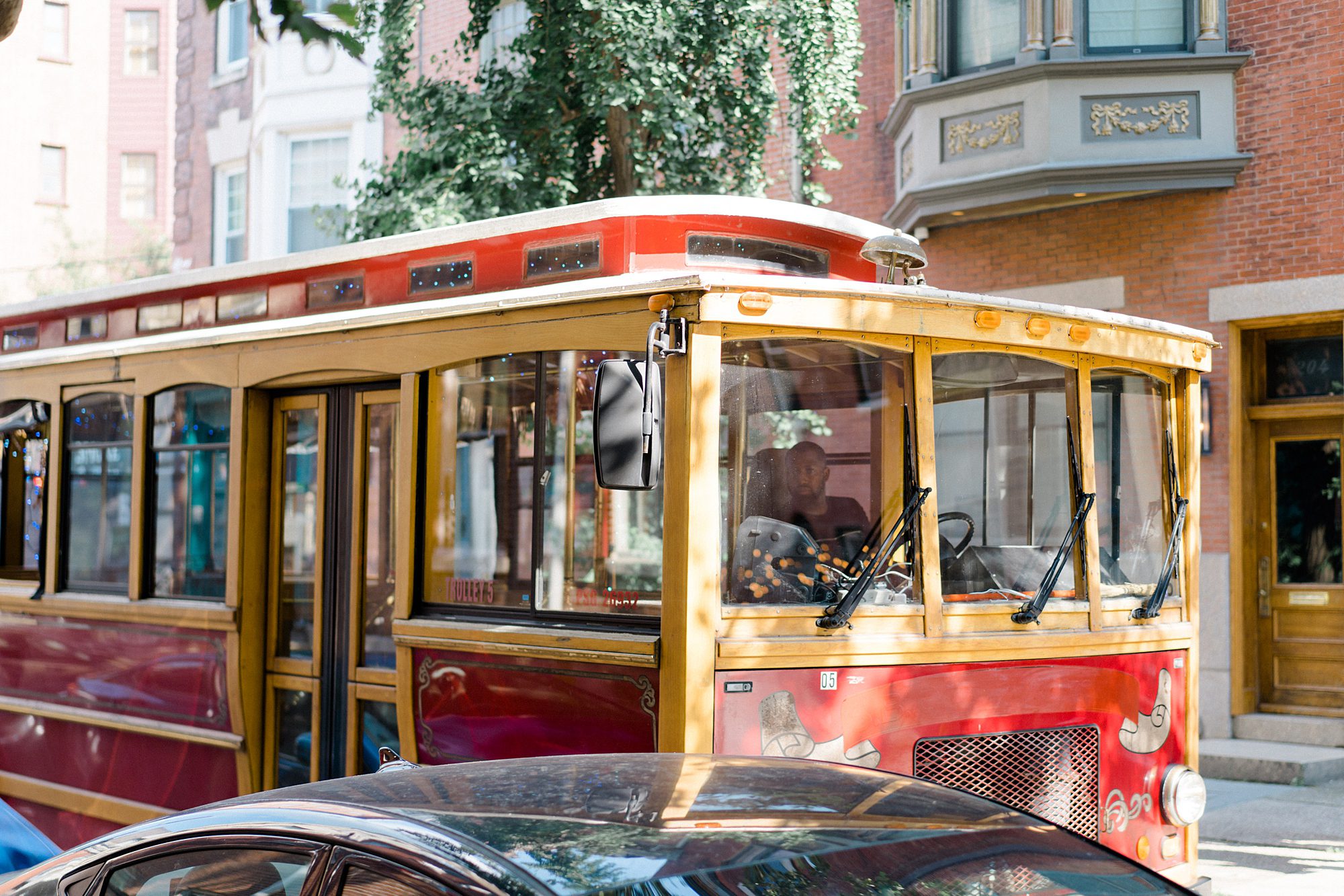 trolley takes wedding guests on tour of downtown Philly
