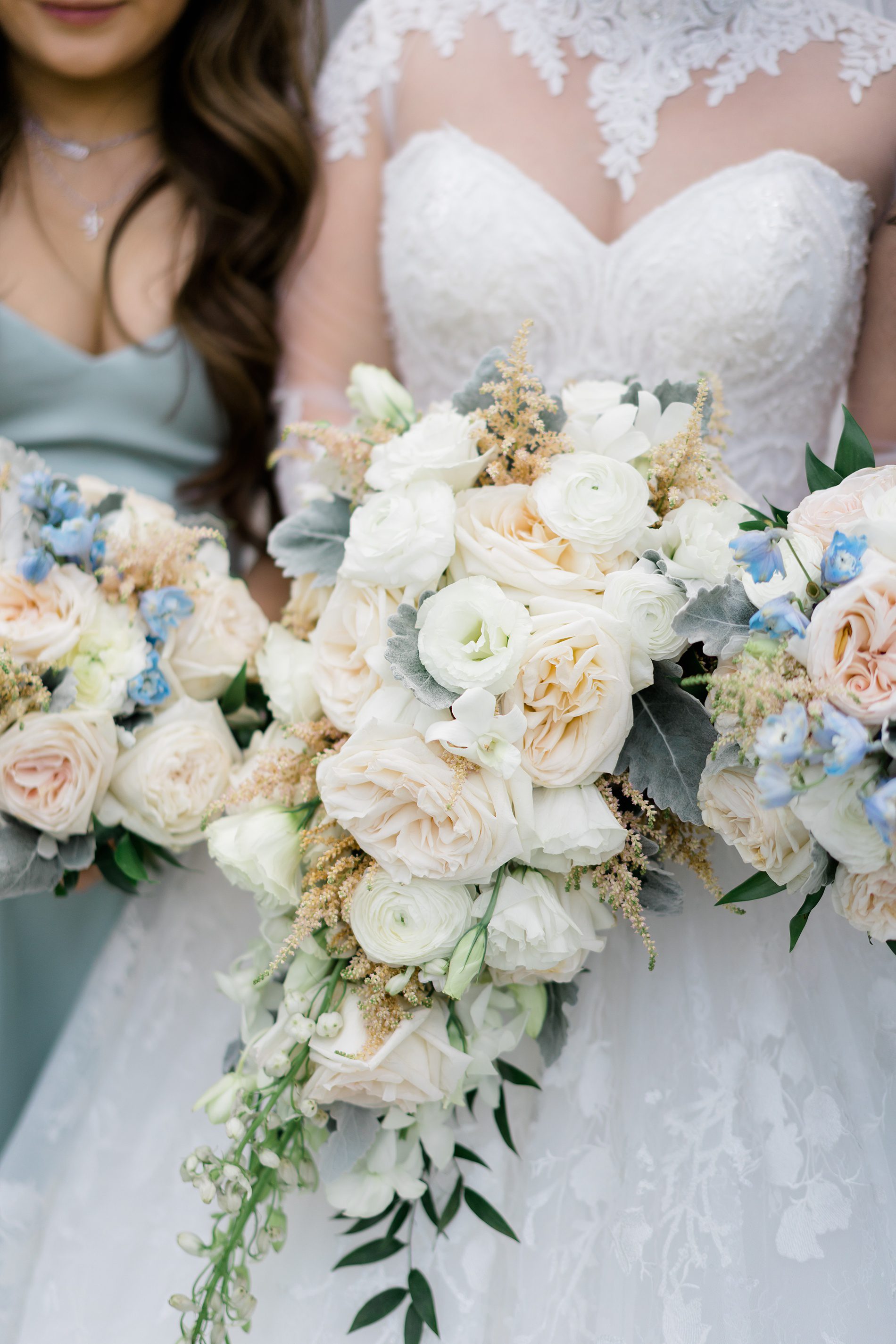 classic and romantic wedding flower bouquets