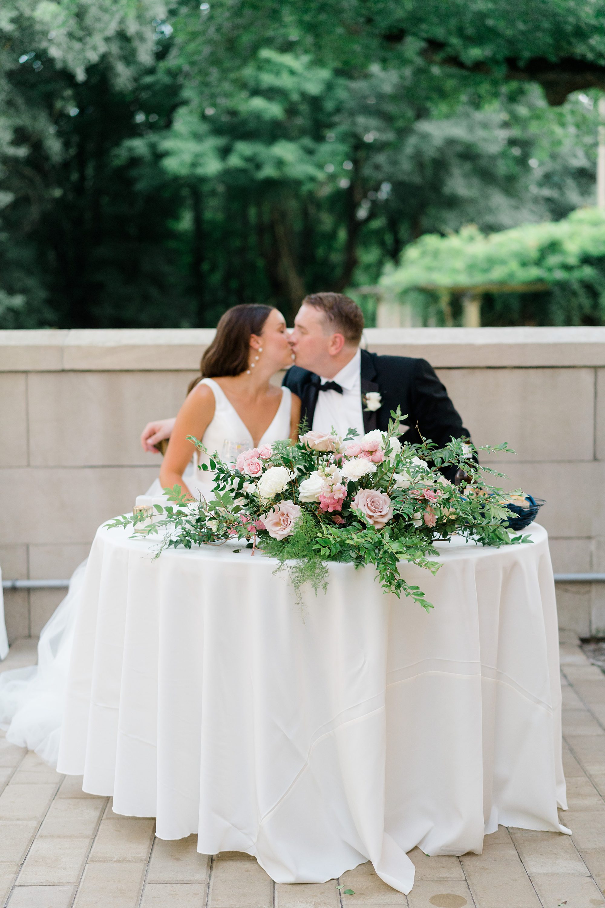 newlyweds kiss at head table