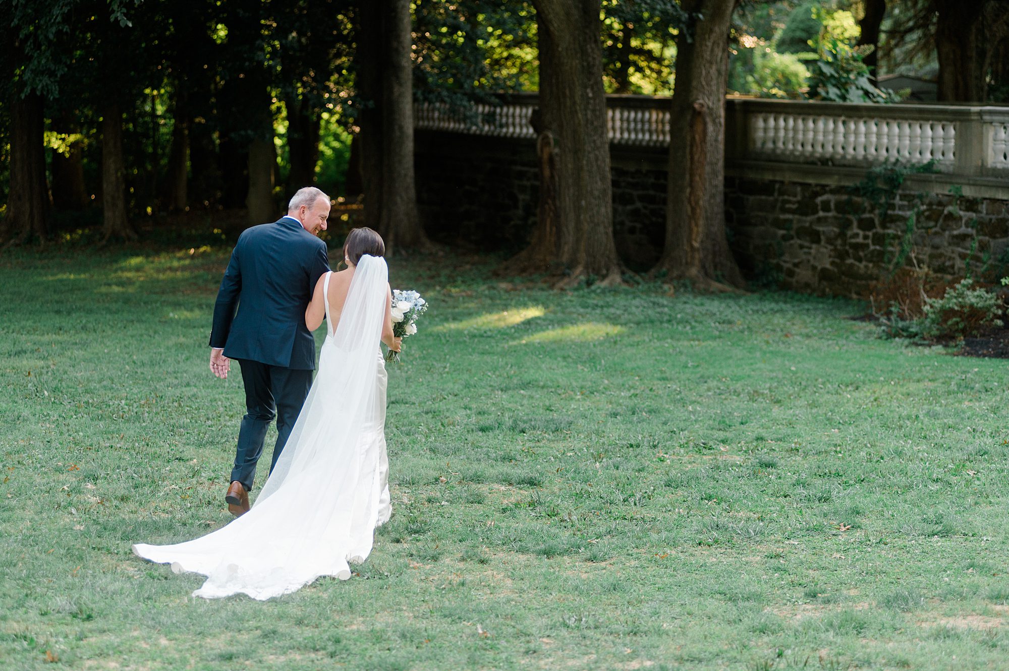 father walks daughter down the aisle