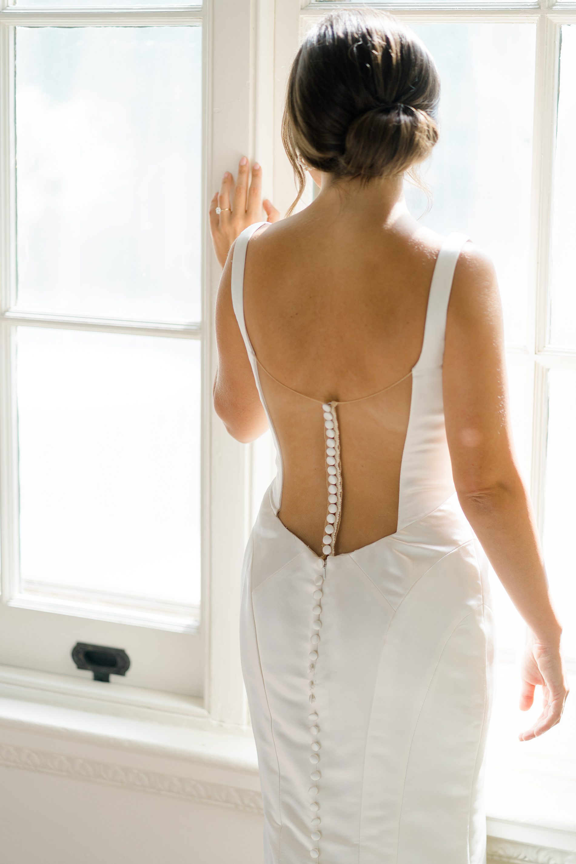 Back of bride's wedding dress