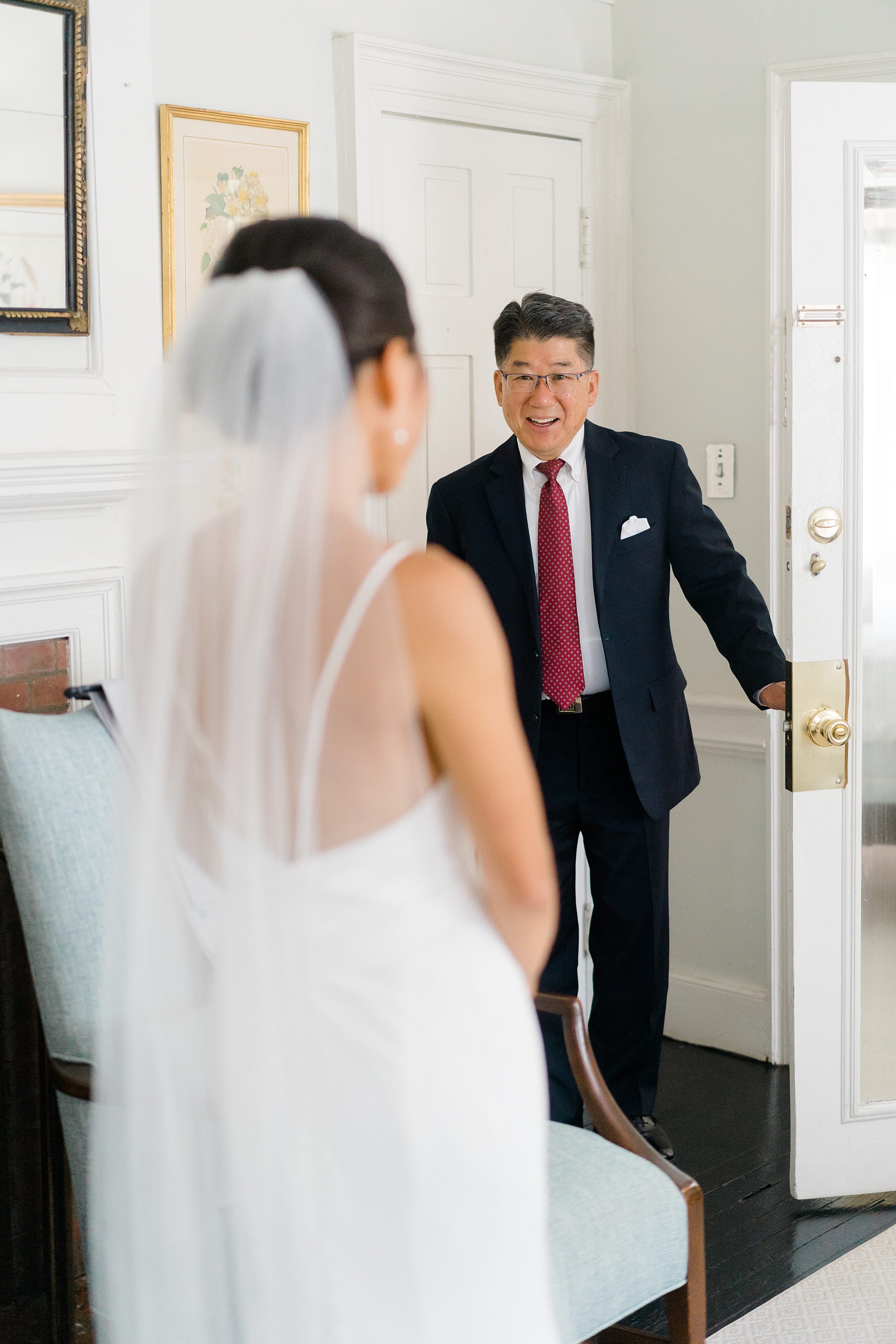 bride's first look with dad