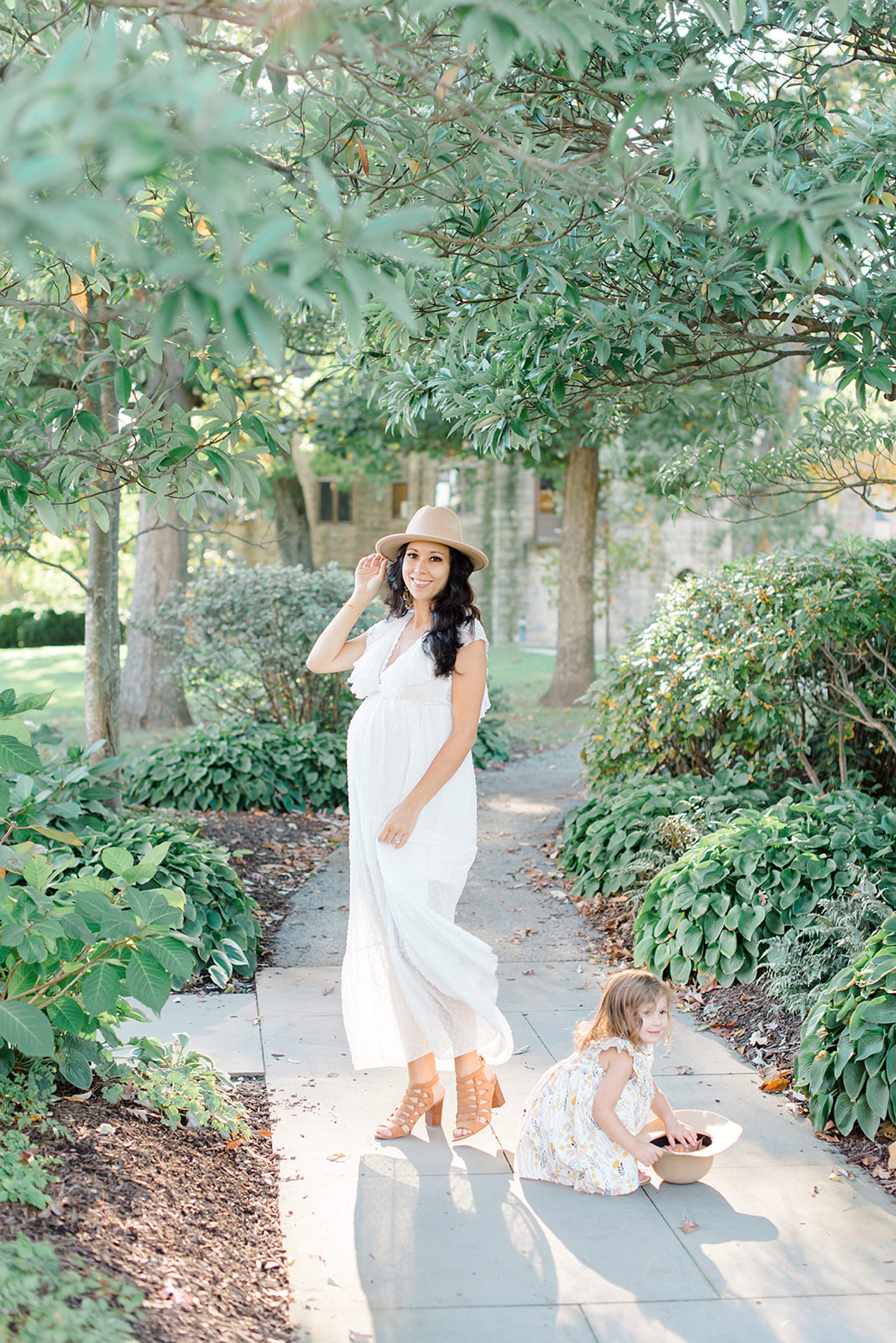light and airy maternity session in Philadelphia at Cairnwood Estate