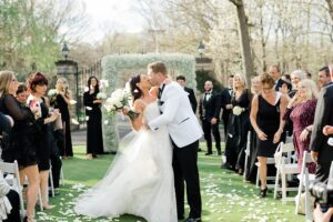 5 Tips for a Picture Perfect First Kiss and Ceremony Exit