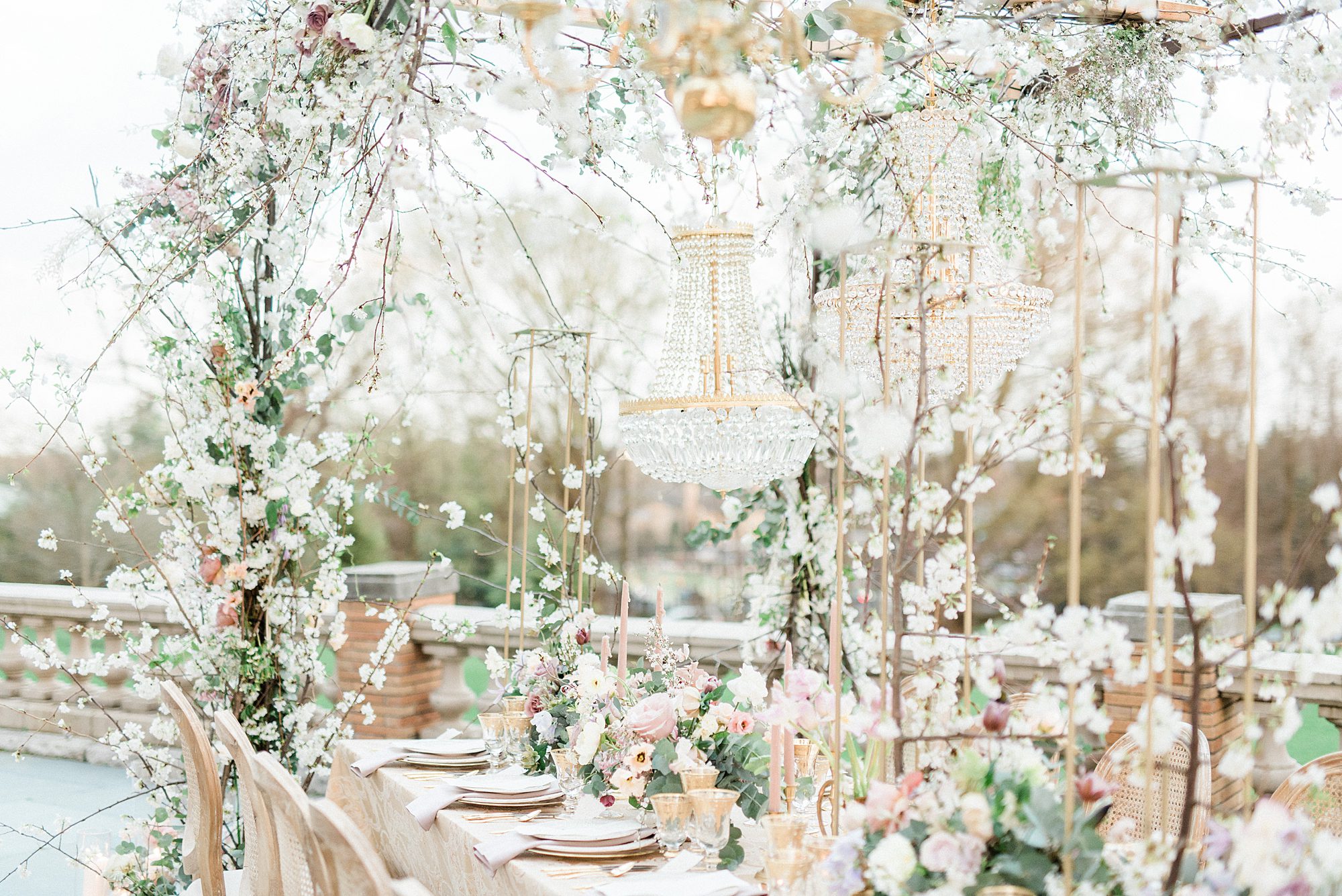 florals and elegant decor from dreamy Cairnwood wedding ceremomy