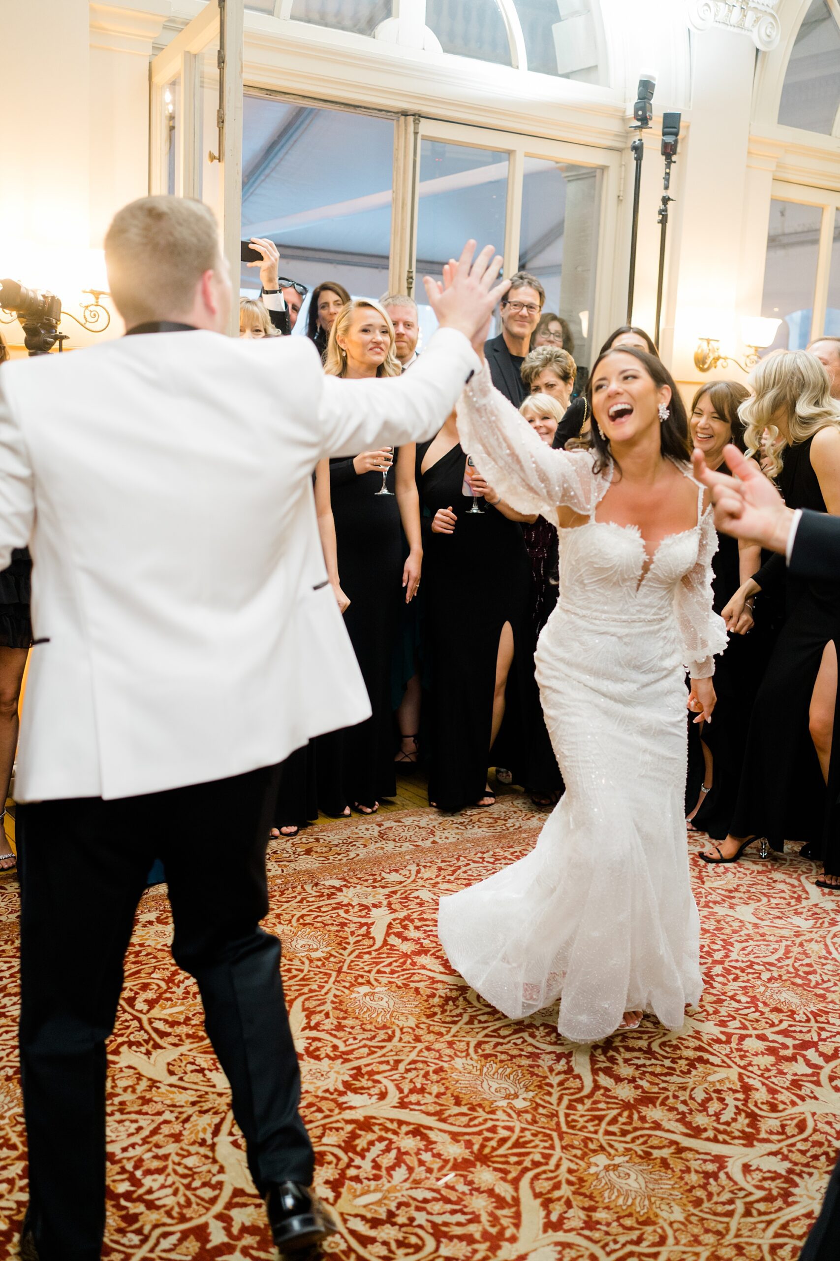5 Tips for Crafting a Wedding Day Timeline | Capturing reception activities
