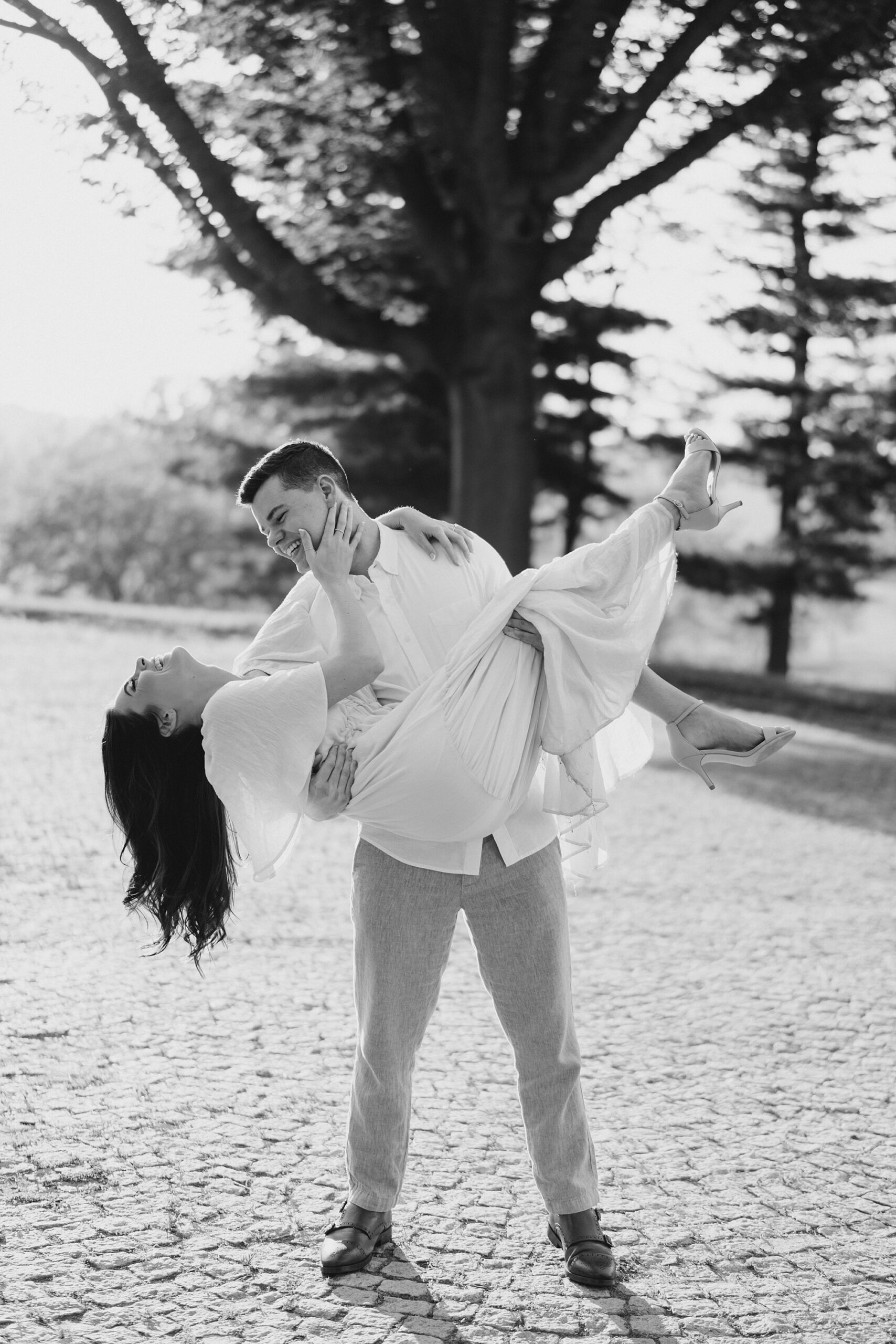 romantic and timeless engagement portaits 