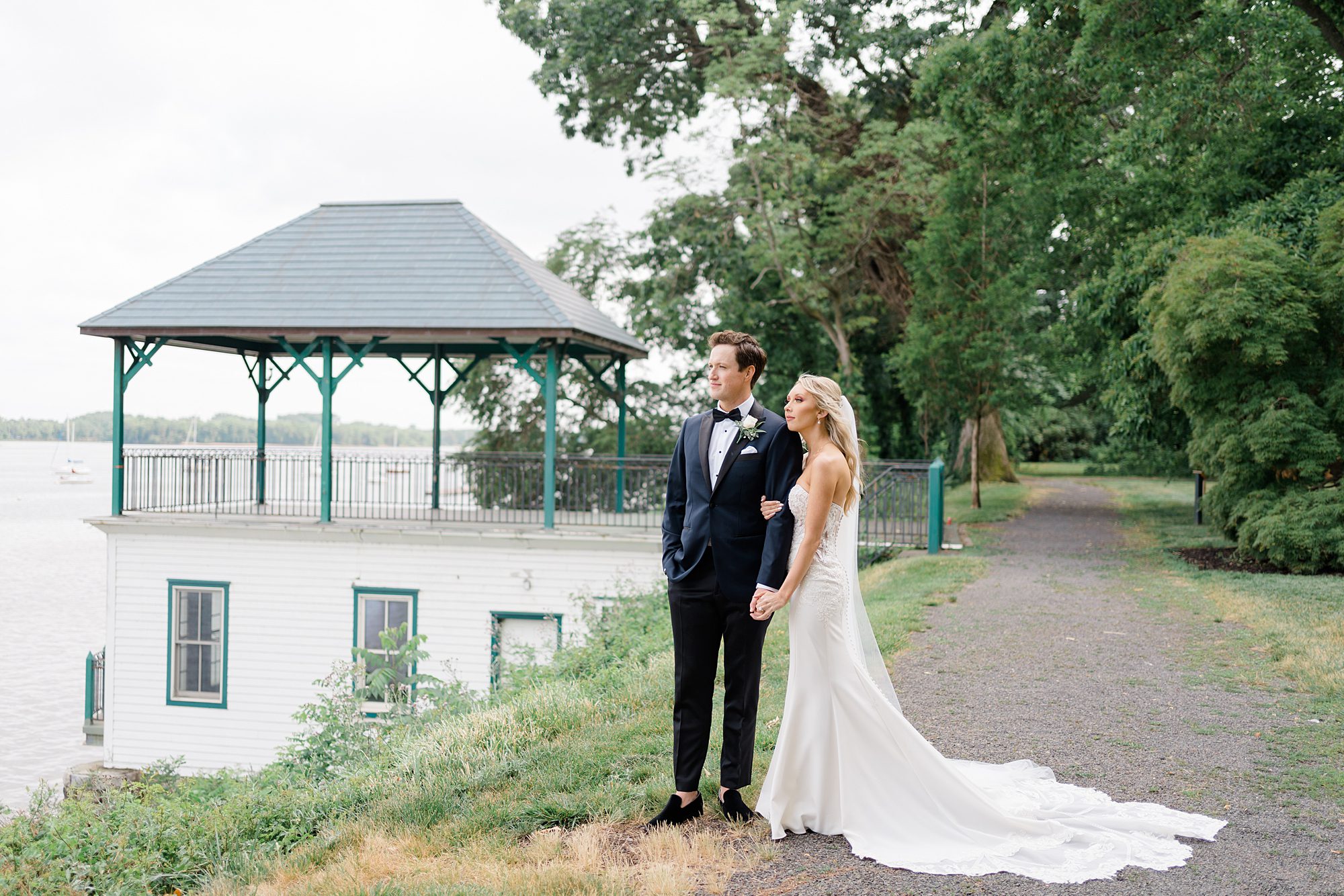 newlywed portraits by the water at Glen Foerd 