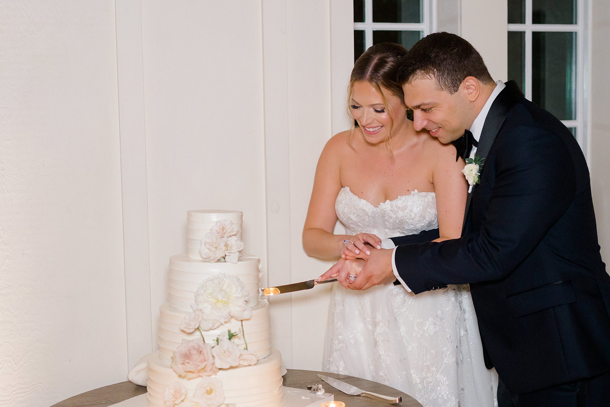 newlyweds cut their wedding cake 