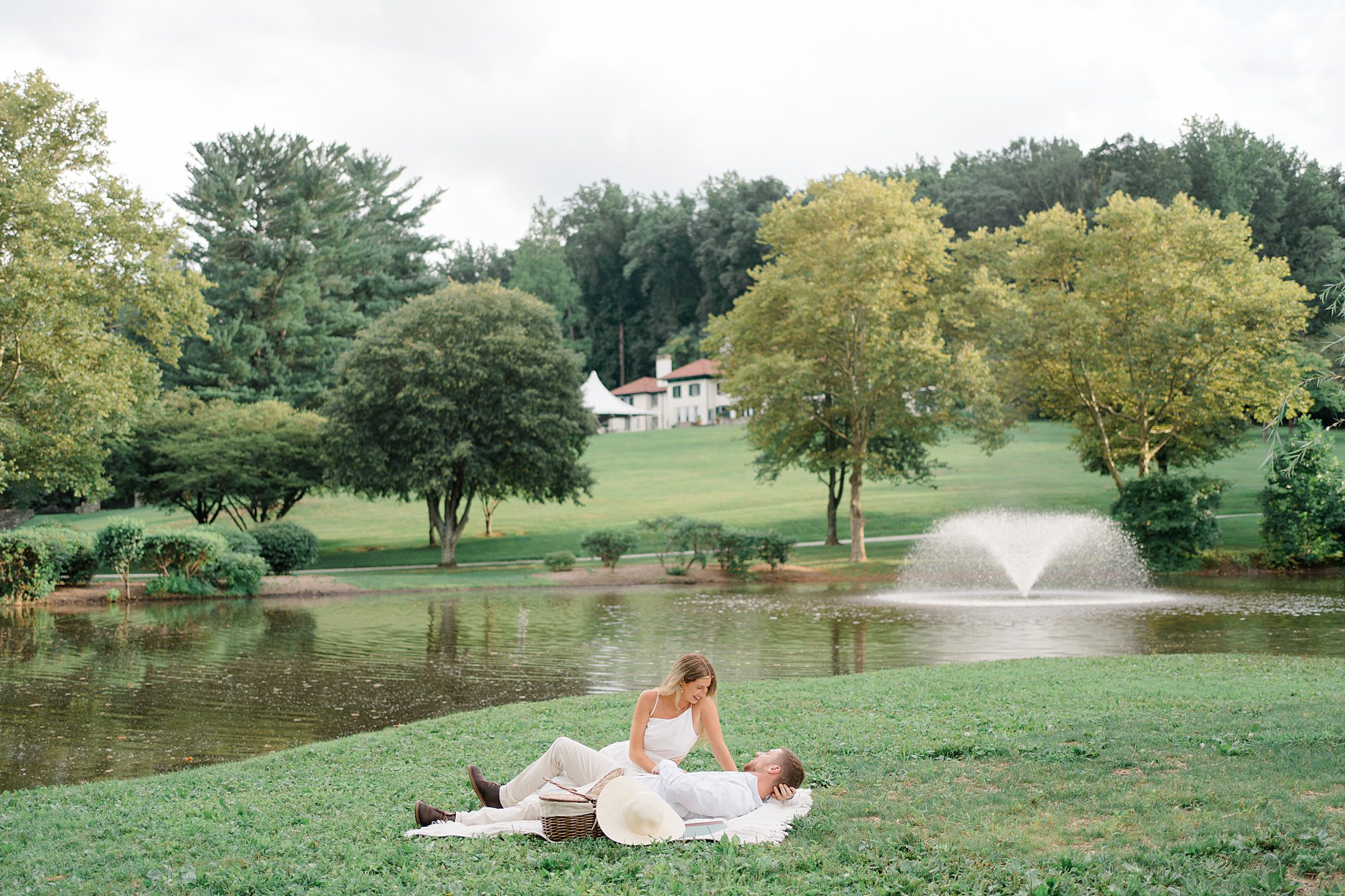 Romantic and Classic Engagement Session at The Willows
