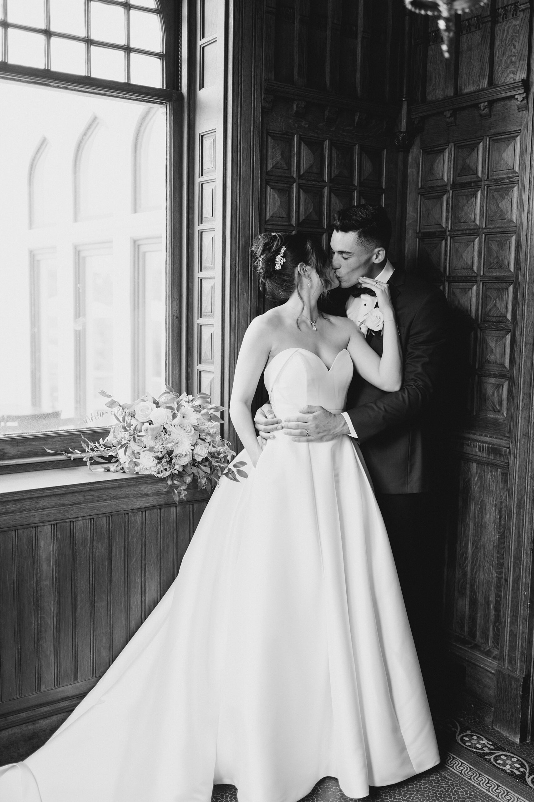 timeless wedding portraits at The Wilbur Mansion