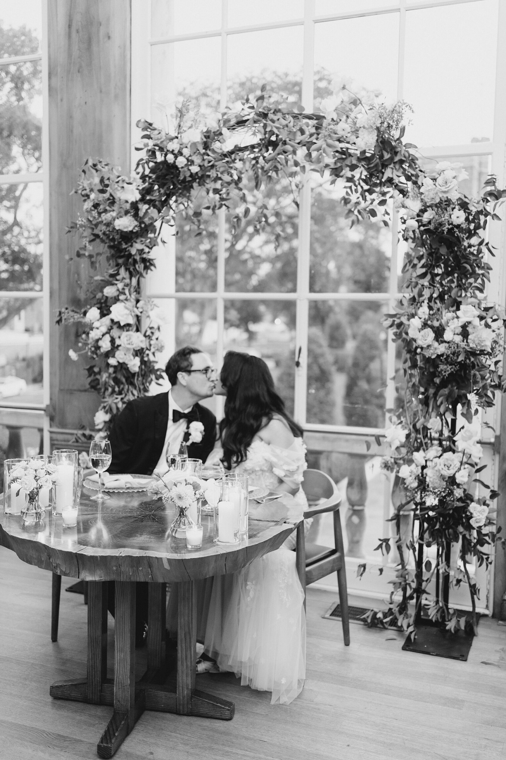 newlyweds kiss at sweetheart table