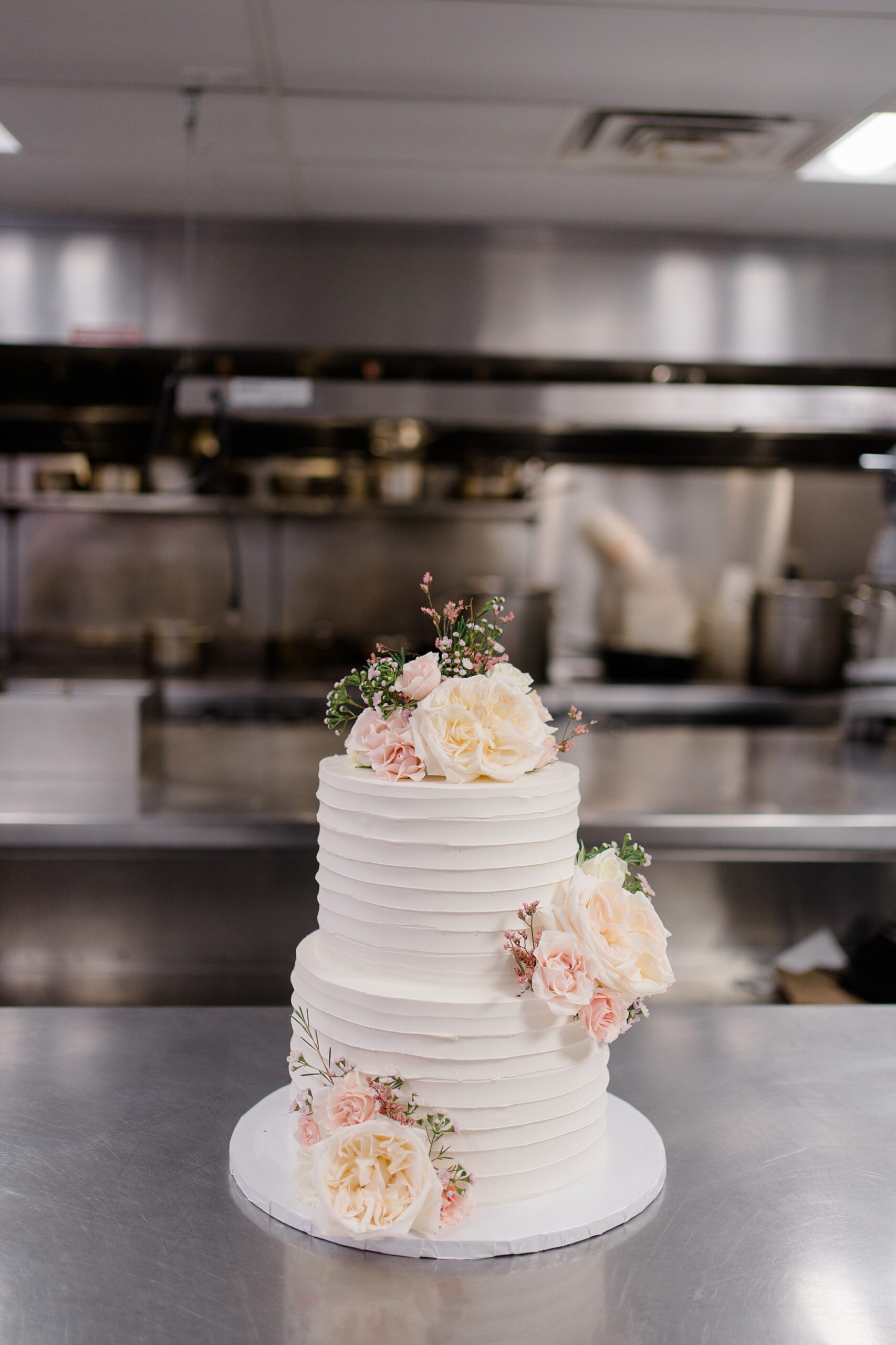 classic wedding cake 