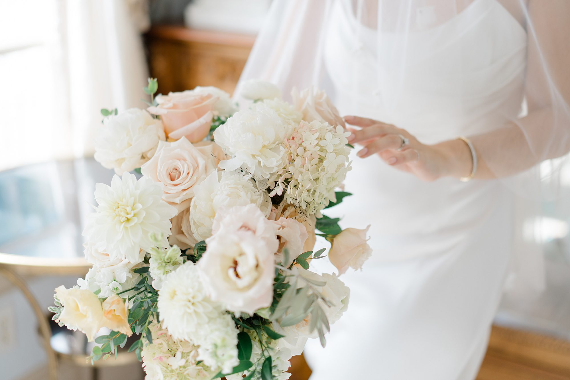 light hued elegant wedding bouquet