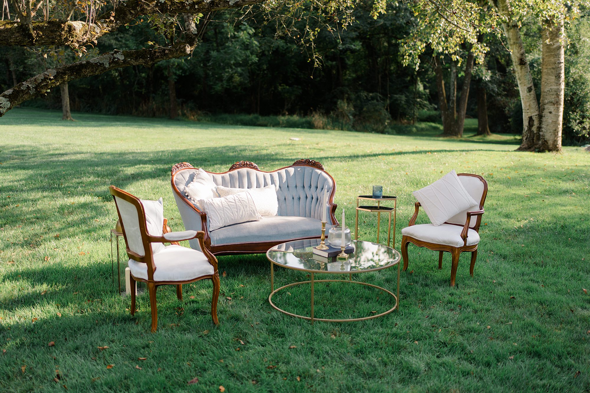 cozy seating on lawn for outdoor cocktail hour