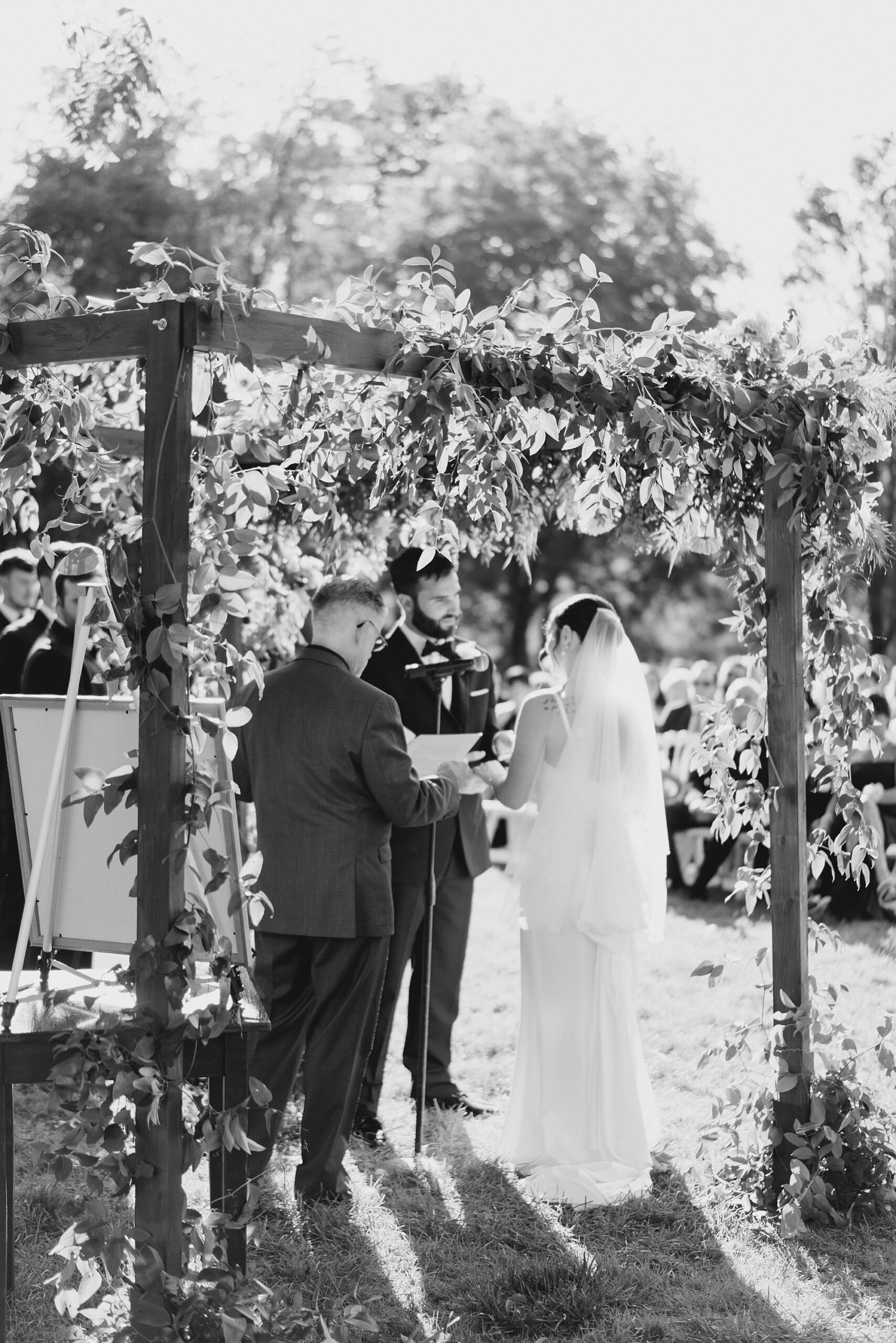 outdoor wedding ceremony in PA at the Inn at Barley Sheaf Farm