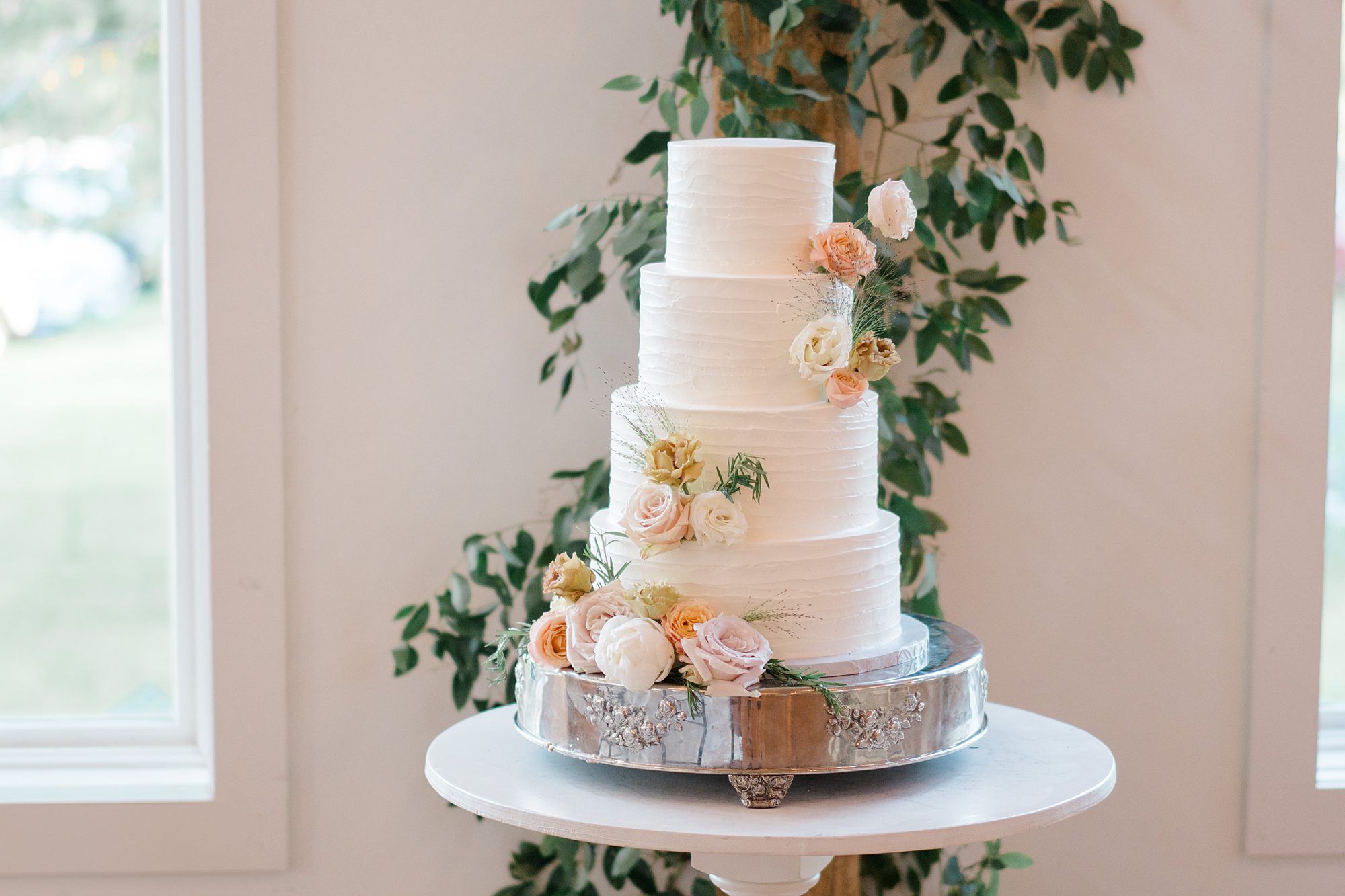 4 tiered wedding cake
