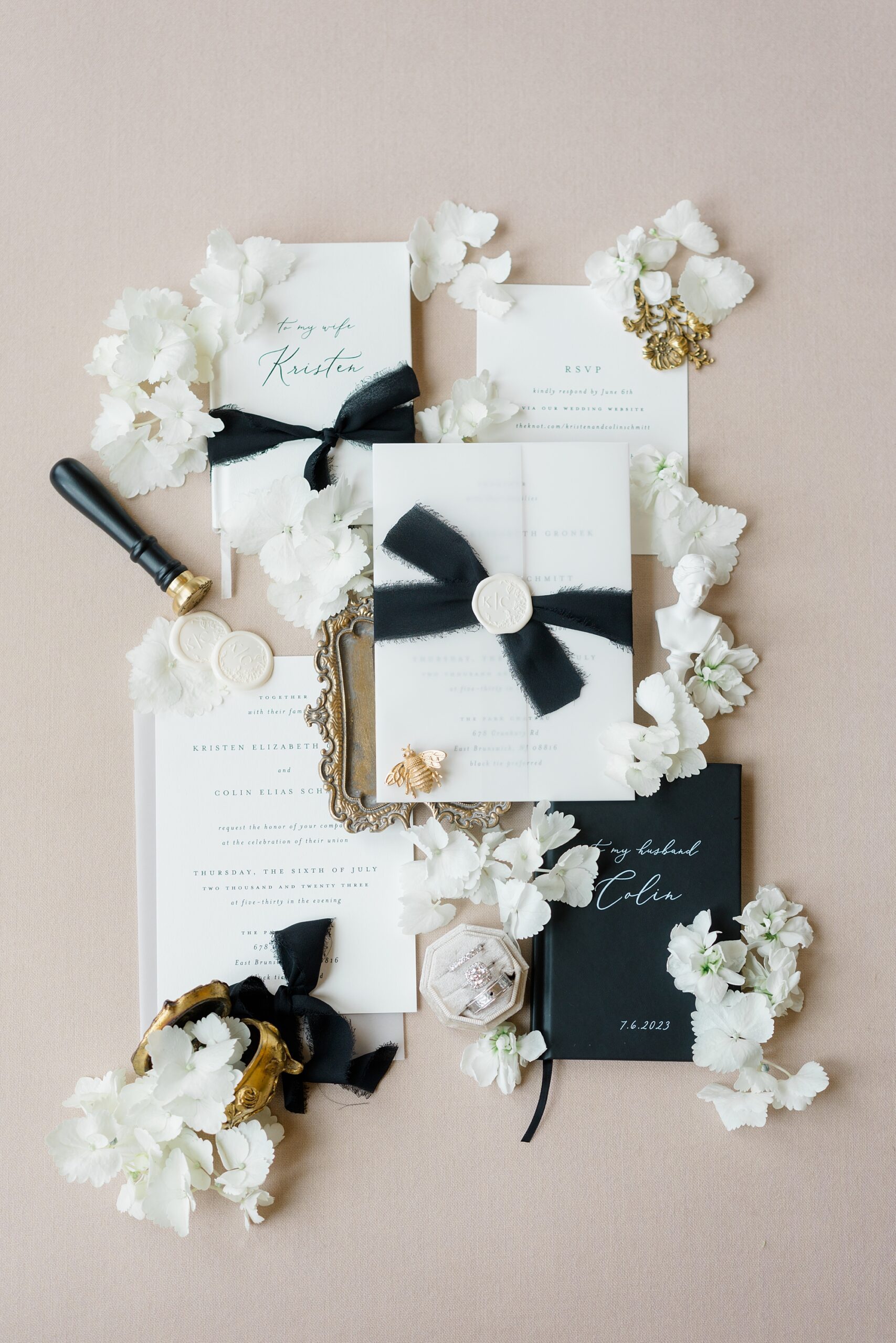chic invitation suite in black and white from Timeless Park Chateau Wedding