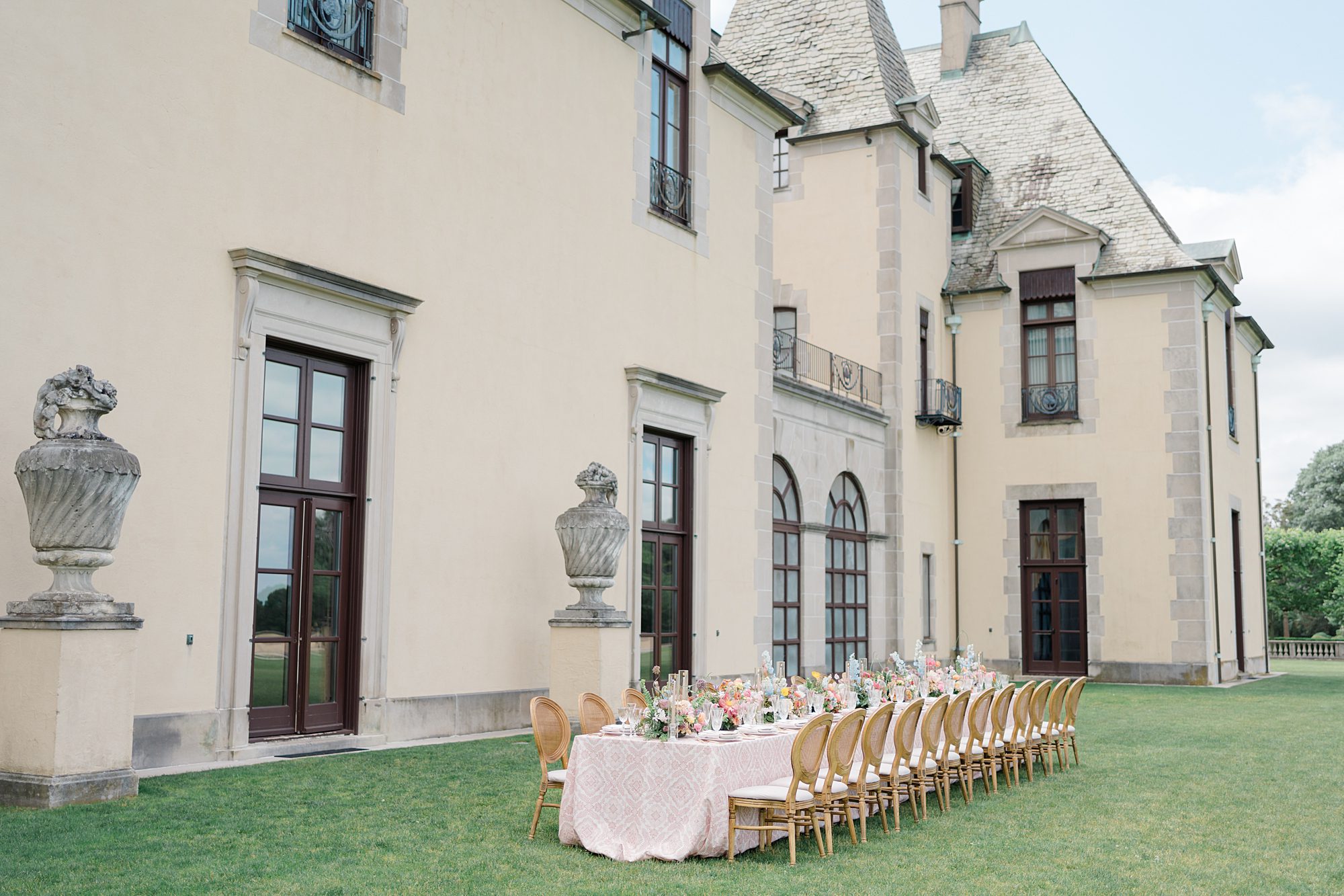 Garden Spring Wedding at Oheka Castle