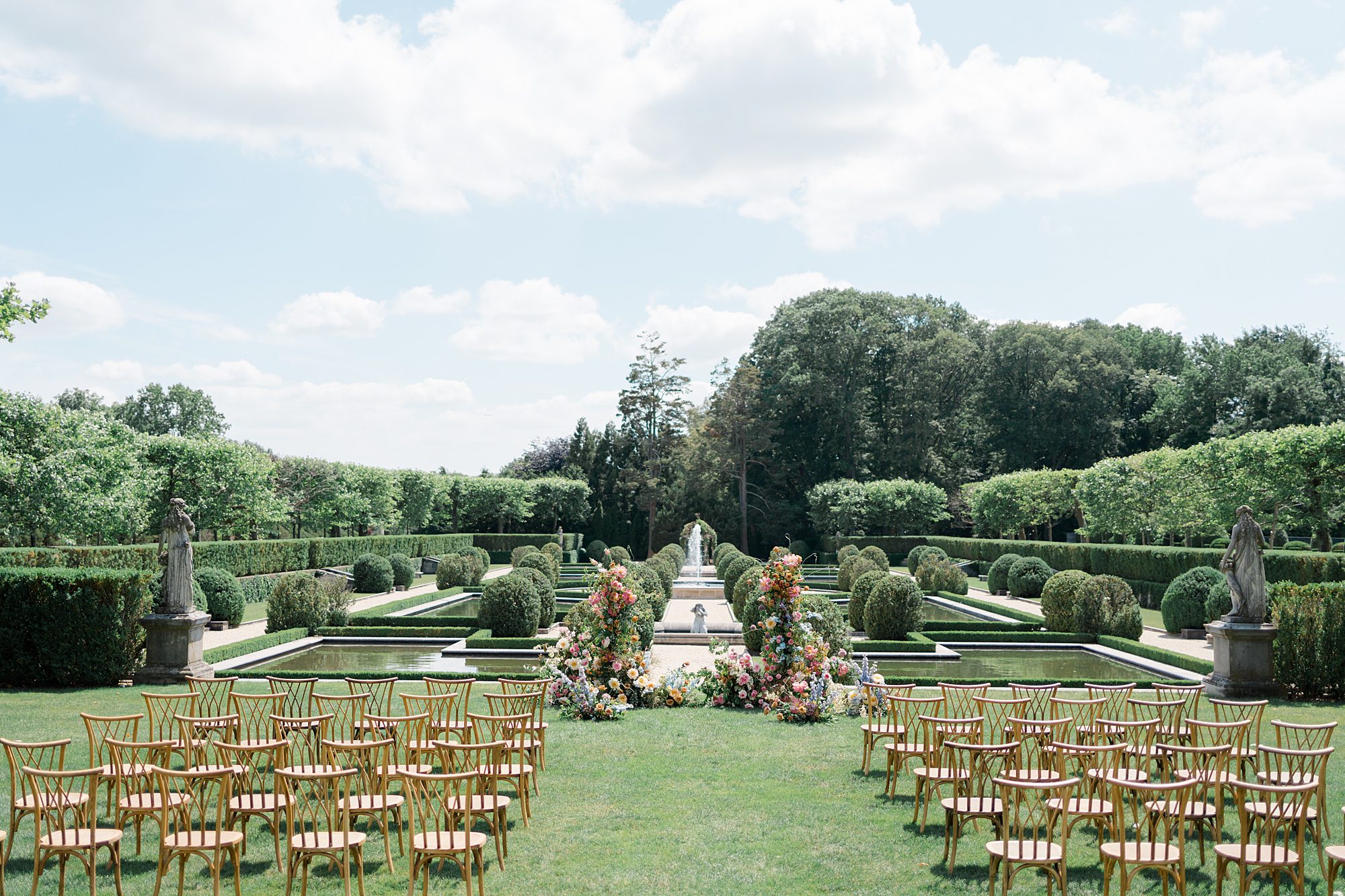 outdoor wedding ceremony in garden at Oheka Castle