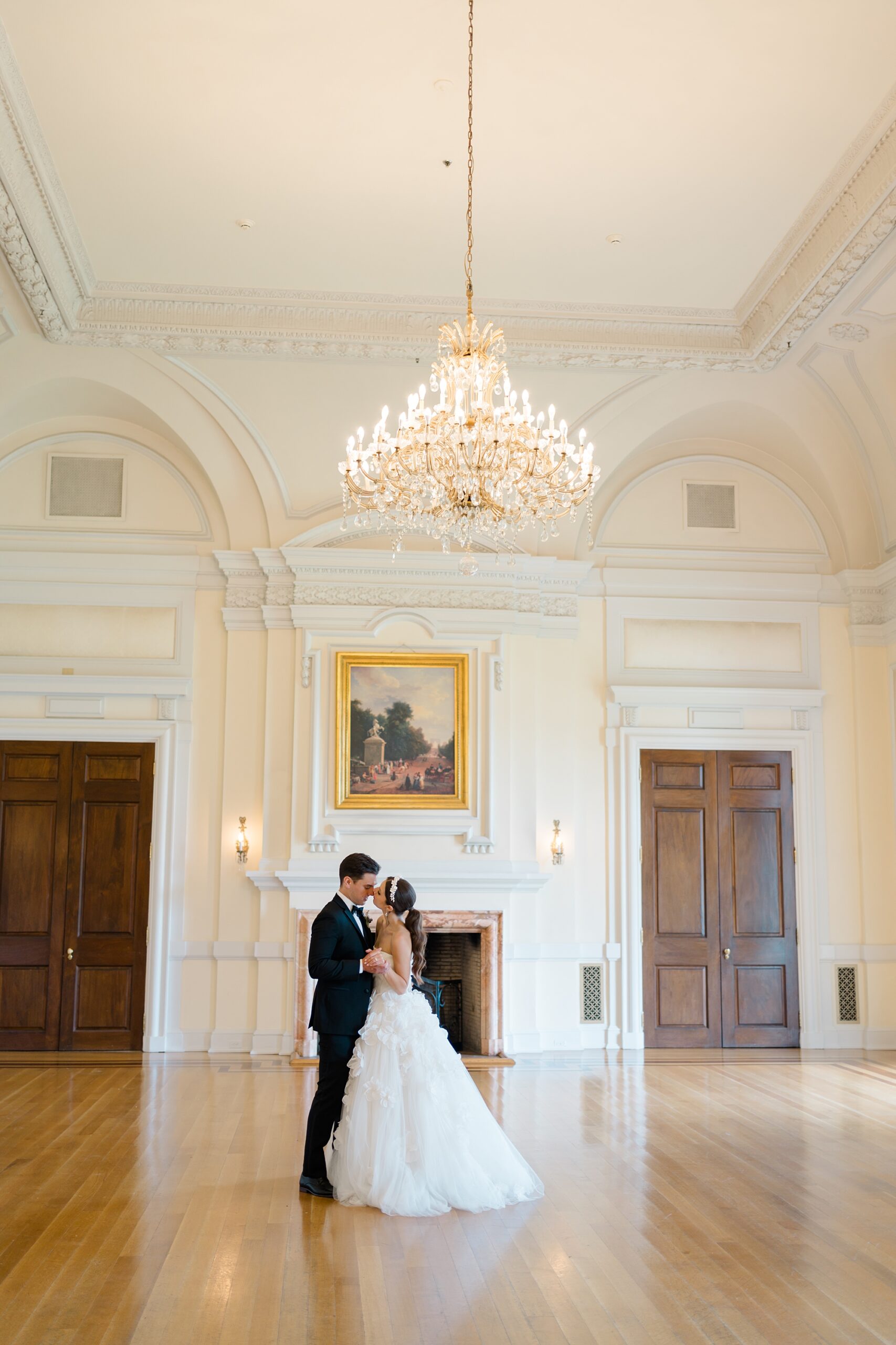 bride and groom portraits at Oheka Castle